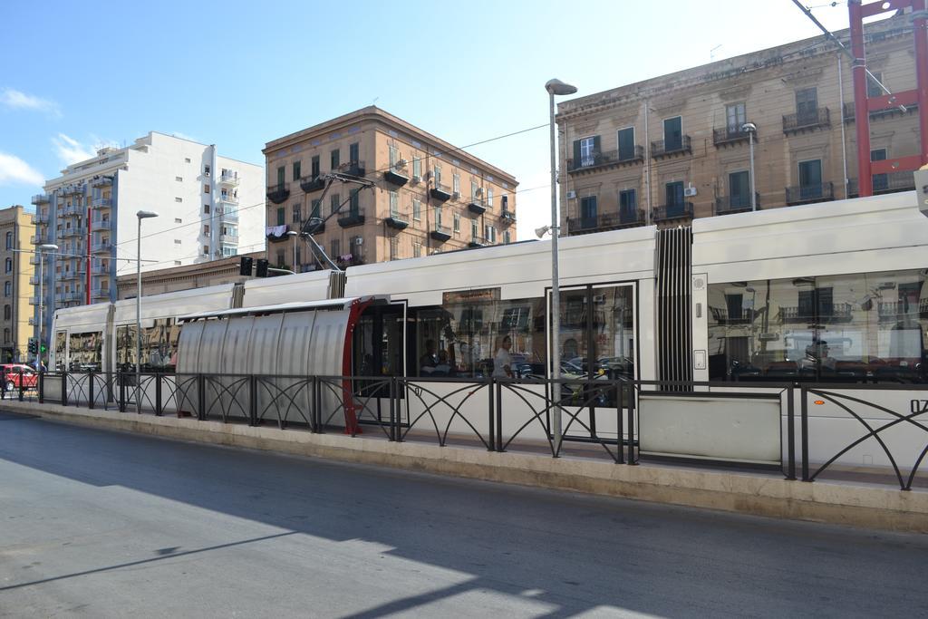Hotel A Tre Passi Dal Centro Palermo Exterior foto