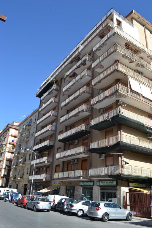 Hotel A Tre Passi Dal Centro Palermo Exterior foto